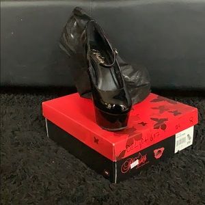 PERFECT CONDITION: Size: 8 Platform Mary Jane Pump